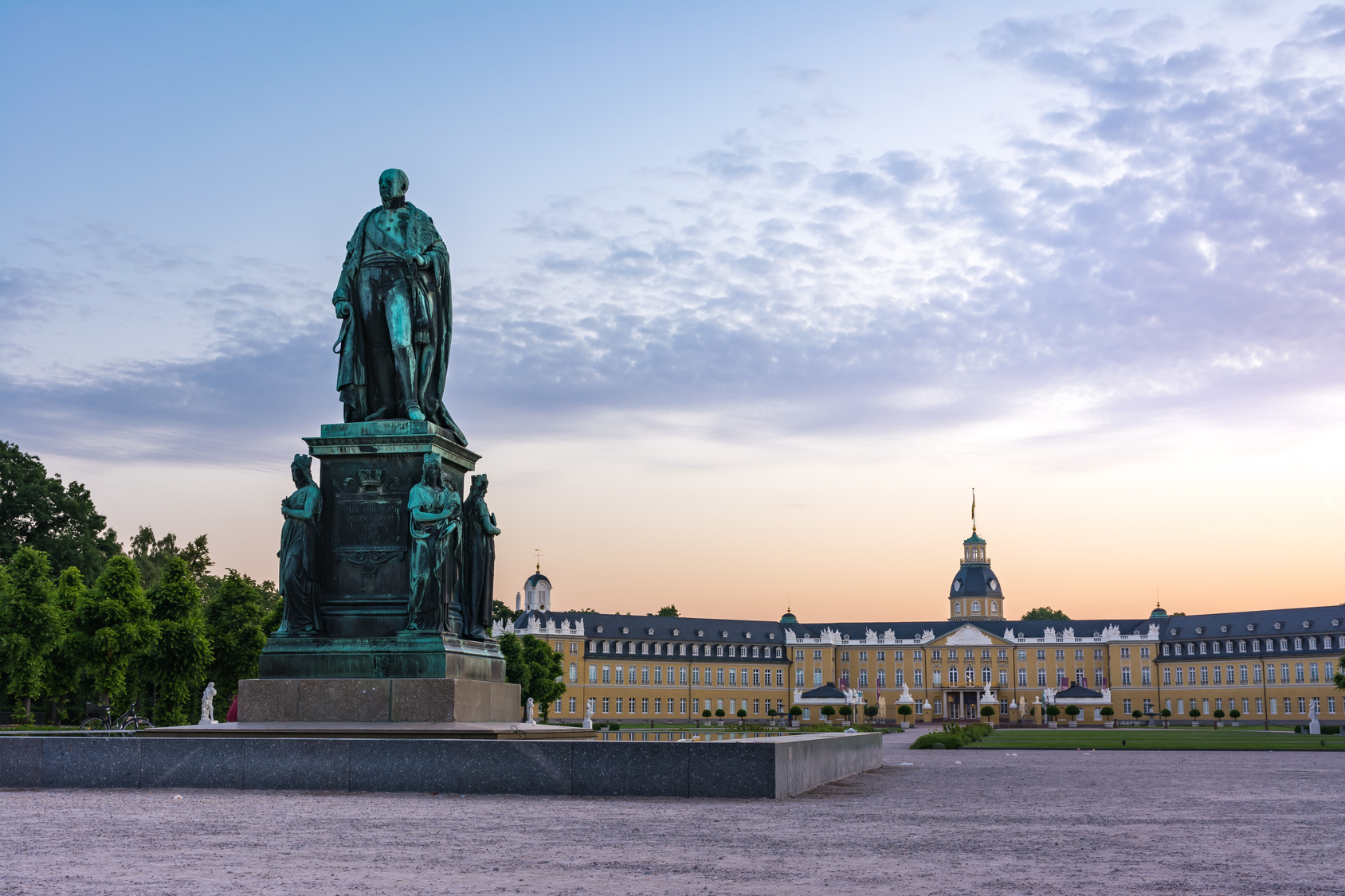 Schloss Karlsruhe; Privatdetektei Karlsruhe, Wirtschaftsdetektei Karlsruhe, Wirtschaftsdetektiv